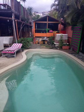 Bungalow accès piscine jaccuzzi chez Kat et rico